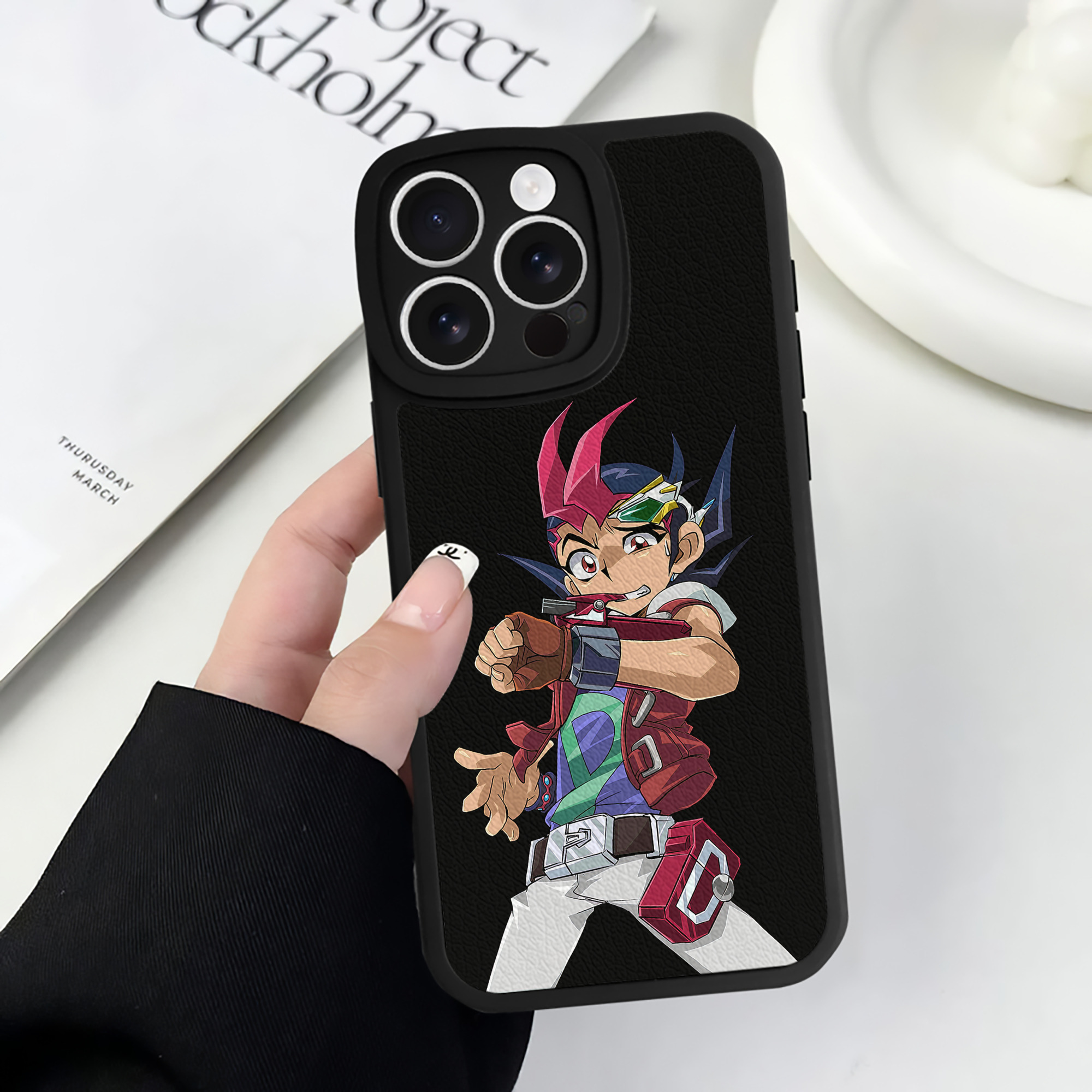 遊☆戯☆王 Yu-Gi-Oh! 【iPhone 16シリーズ対応】シリコンスマホケース（レザー調） 材質：シリコン
